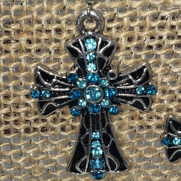 🚨🚨🛑SOLD🛑🚨🚨🧡B2G1🧡Cross earrings - Picture 2 of 3